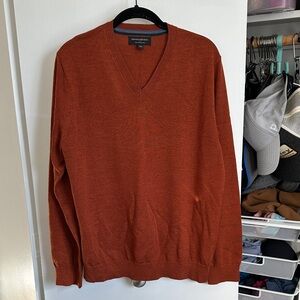 Banana Republic Men's V-Neck Sweater in Warm Rust